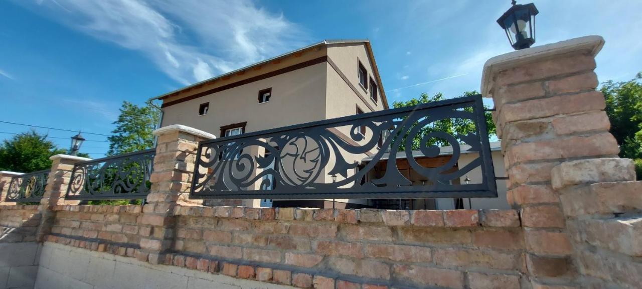 Villa Verteskacsa Vertesacsa Bagian luar foto